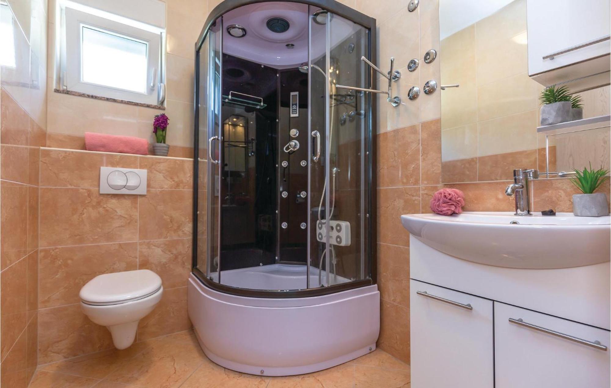 Awesome Apartment In Krvavica With Kitchen Zewnętrze zdjęcie